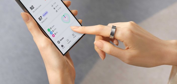 003-handson-galaxy-ring-2.jpg