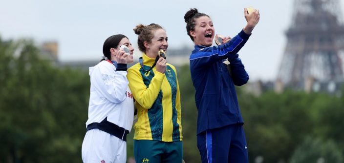 Samsung-Mobile-Galaxy-Z-Flip6-Olympic-Edition-2024-Paris-Olympics-Victory-Selfie_main3.jpg