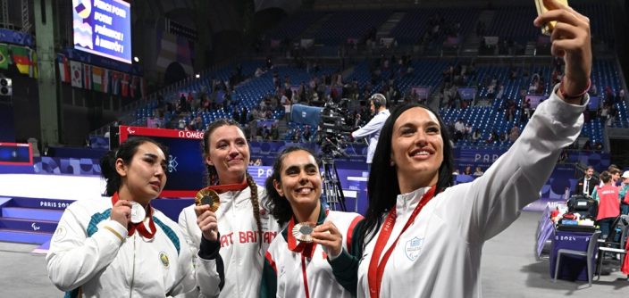 2-Samsung-Mobile-Paris-2024-Paralympics-Galaxy-Z-Flip6-Olympic-Edition-Victory-Selfie_main2-e1725565355137.jpg