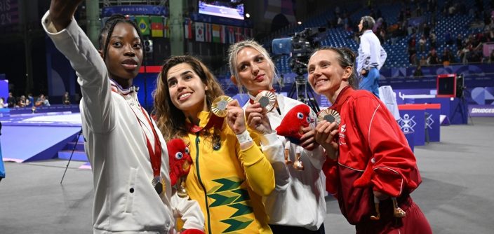 4-Samsung-Mobile-Paris-2024-Paralympics-Galaxy-Z-Flip6-Olympic-Edition-Victory-Selfie_main4-e1725565458915.jpg