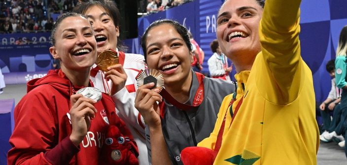 5-Samsung-Mobile-Paris-2024-Paralympics-Galaxy-Z-Flip6-Olympic-Edition-Victory-Selfie_main5-e1725565510964.jpg