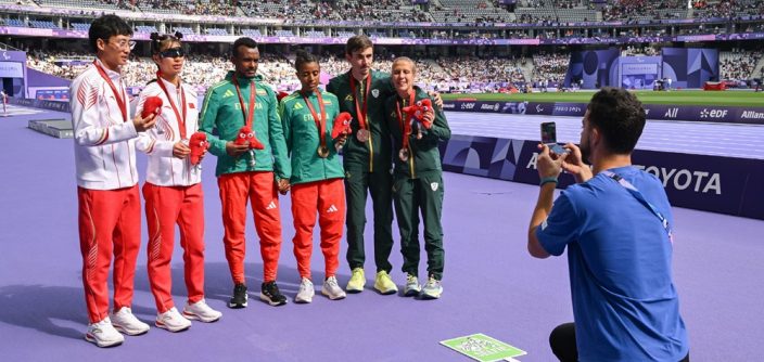 7-Samsung-Mobile-Paris-2024-Paralympics-Galaxy-Z-Flip6-Olympic-Edition-Victory-Selfie_main7-e1725565657146.jpg