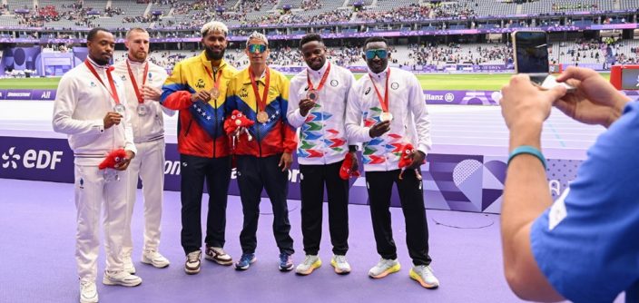 8-Samsung-Mobile-Paris-2024-Paralympics-Galaxy-Z-Flip6-Olympic-Edition-Victory-Selfie_main8-e1725565707159.jpg