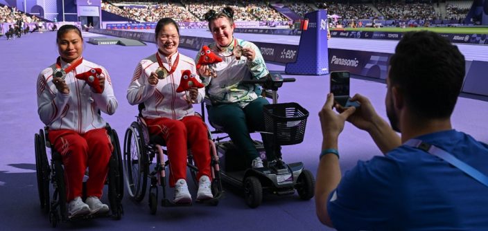 9-Samsung-Mobile-Paris-2024-Paralympics-Galaxy-Z-Flip6-Olympic-Edition-Victory-Selfie_main9-e1725565758388.jpg