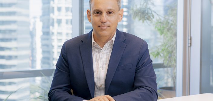 Celso-Barros_Head-of-VD-for-Samsung-Latam.jpg