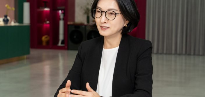 Samsung-Digital-Appliances-SmartThings-AI-Home-Why-Samsung-Hyesoon-Yang-Interview_main1.jpg