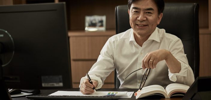 HS-Kim-President-and-CEO-of-Consumer-Electronics-Division-Samsung-Electronics-e1578003713243.jpg