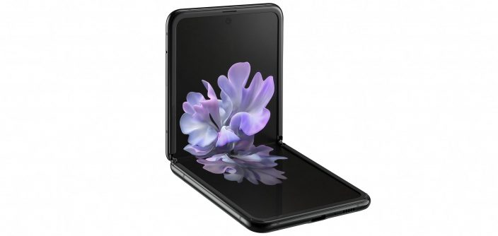 galaxy-z-flip_mirror-black_left-table-top.jpg