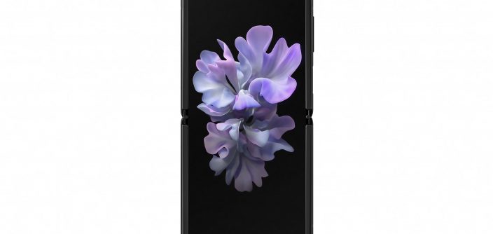 galaxy-z-flip_mirror-black_open-front.jpg
