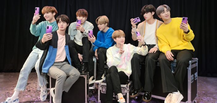 02_galaxy_s20plus_bts_edition_lifestyle_kv_2p.jpg