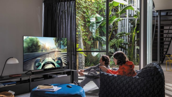 Holiday-Series-Pt-2-QLED-TV_main_5.jpg