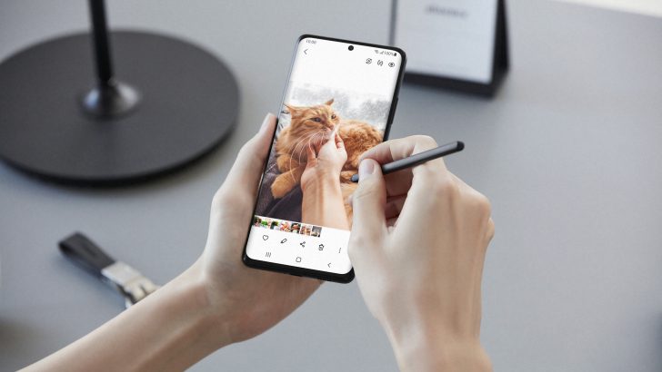 Galaxy_S21_ultra_handson_spen.jpg