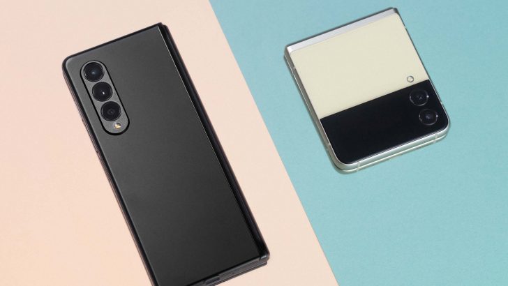 02_04-Q2B2_01_galaxyzfold3_5g_phantomblack_galaxyzflip3_5g_cream_L.jpg