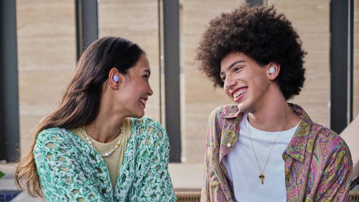 03_02_lifestyle_galaxybuds2_lavender_white_L.jpg
