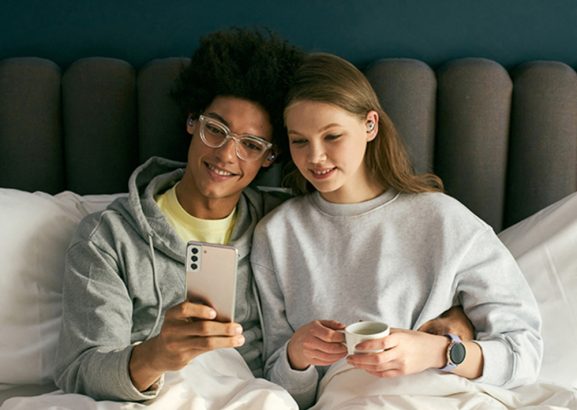 S21-Lifestyle-Couple.jpg
