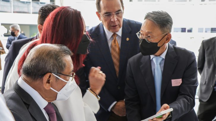 Samsung_Foro-5G-Javier-Cor-Cecilia-Sang-Jik-Lee_Stand.jpg