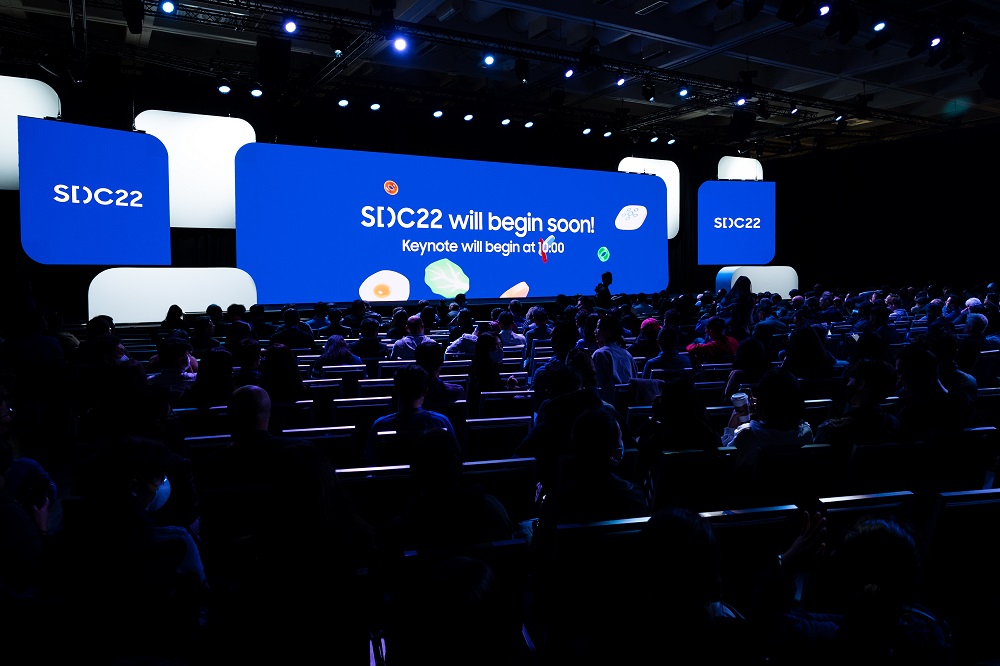 Los asistentes toman sus asientos en la SDC 2022 momentos previos al Keynote de gran relevancia del día