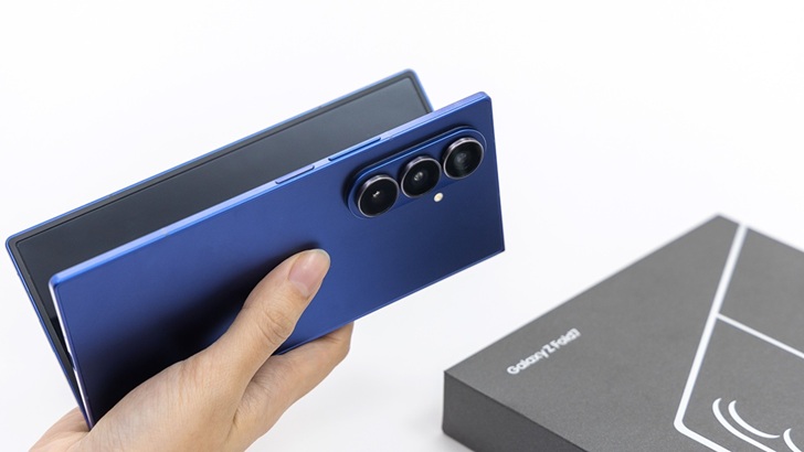 cámara galaxy z fold7 azul