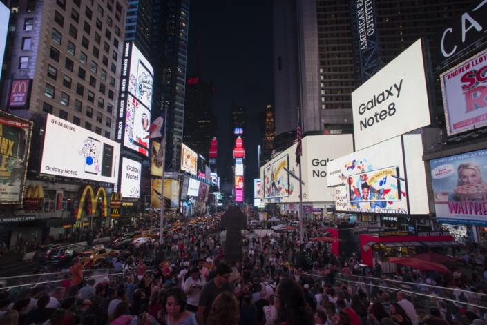 Outdoor-Ad-for-Note8_main-5