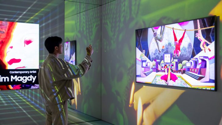 RM-engages-with-a-piece-by-Basim-Magdy..jpg