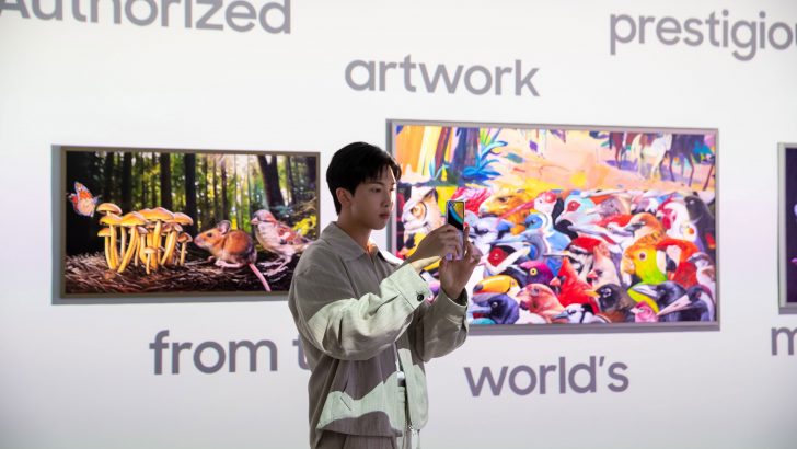 RM-snaps-a-photo-inside-ArtCube..jpg
