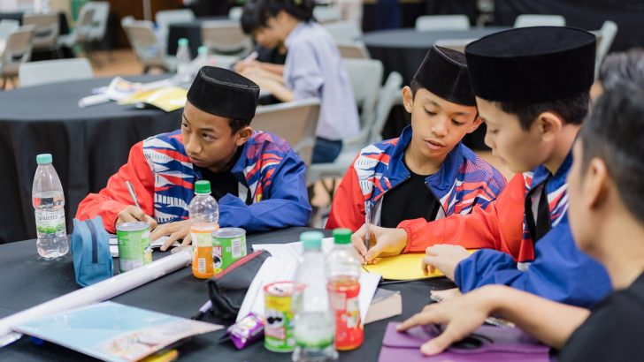 Photo-2_From-Ideas-to-Impact-Students-Sharpen-Solutions-at-SFT-2025-Design-Thinking-Workshop.jpg