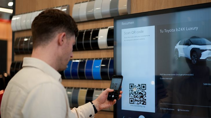 Samsung-TVs-and-Displays-Toyota-Expands-Partnership-Dealerships-Smart-signage-displays_dl6.jpg