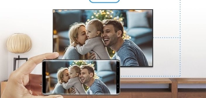 Nuevo-mensajero-familiar-en-la-sala-de-estar