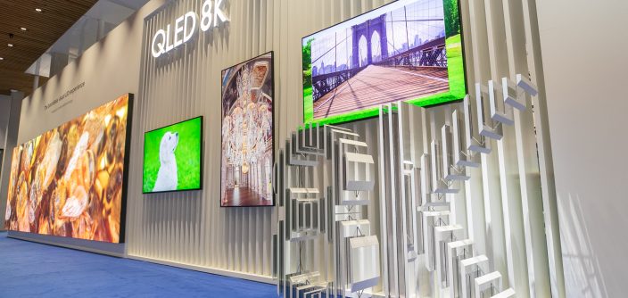 QLED-8K-Signage_1.jpg