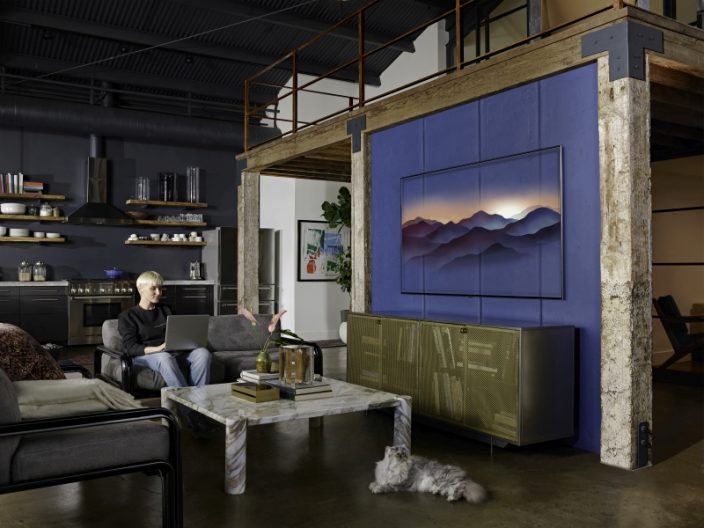 telewizor-samsung-q85-lifestyle