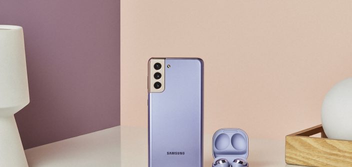 14_galaxys21_plus_budspro_lifestyle_violet_201230080034.jpg