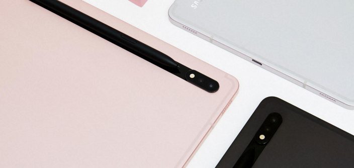 1-011_Family_Tab-S8_Graphite_Tab-S8_Silver_Tab-S8_Pink-Gold_LI.jpg