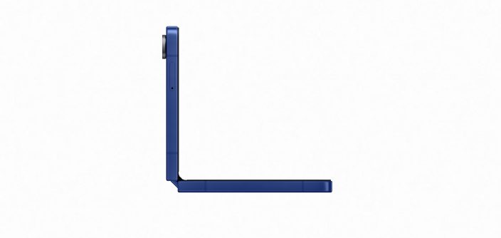 010-galaxy-zflip7-blueshadow-sidetabletopl30.jpg