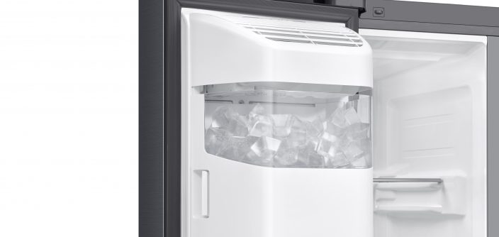 RS90F66BEFEF_009_Detail-IceMaker_Black-DOI.jpg