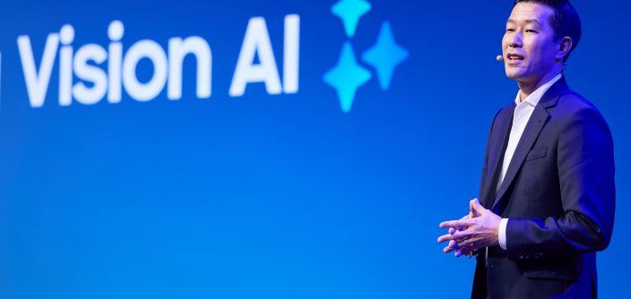 Kevin-Lee-EVP-Head-of-Customer-Experience-Team-at-VD-presents-Vision-AI-at-Samsungs-IFA-2025-press-conference-1.jpg