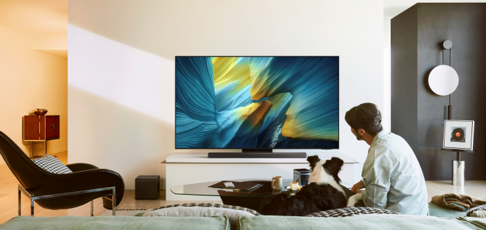 S95FQS700F_FRONT_STAND_Soundbar_30017_1-R4-3-1.png