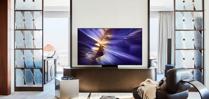 S90F_FRONT_STAND_BeautyShot_39206-R3.jpg