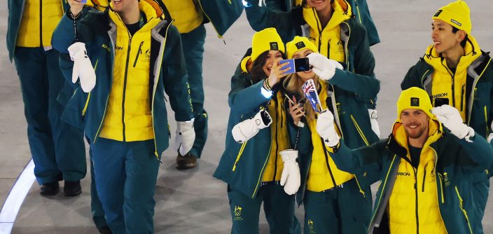 Team-Australia-with-the-Galaxy-Z-Flip7-Olympic-Edition-at-the-Opening-Ceremony-of-Milano-Cortina-2026-Hi-Res.jpg
