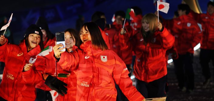 Team-Japan-with-the-Galaxy-Z-Flip7-Olympic-Edition-at-the-Opening-Ceremony-of-Milano-Cortina-2026-Hi-Res.jpg