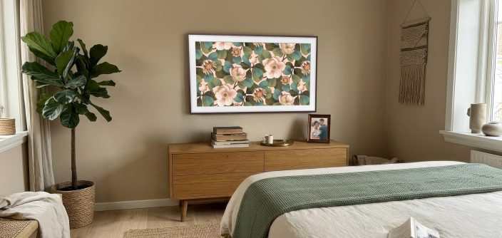 Samsung-The-Frame_Bed_Room_02_V2.jpg