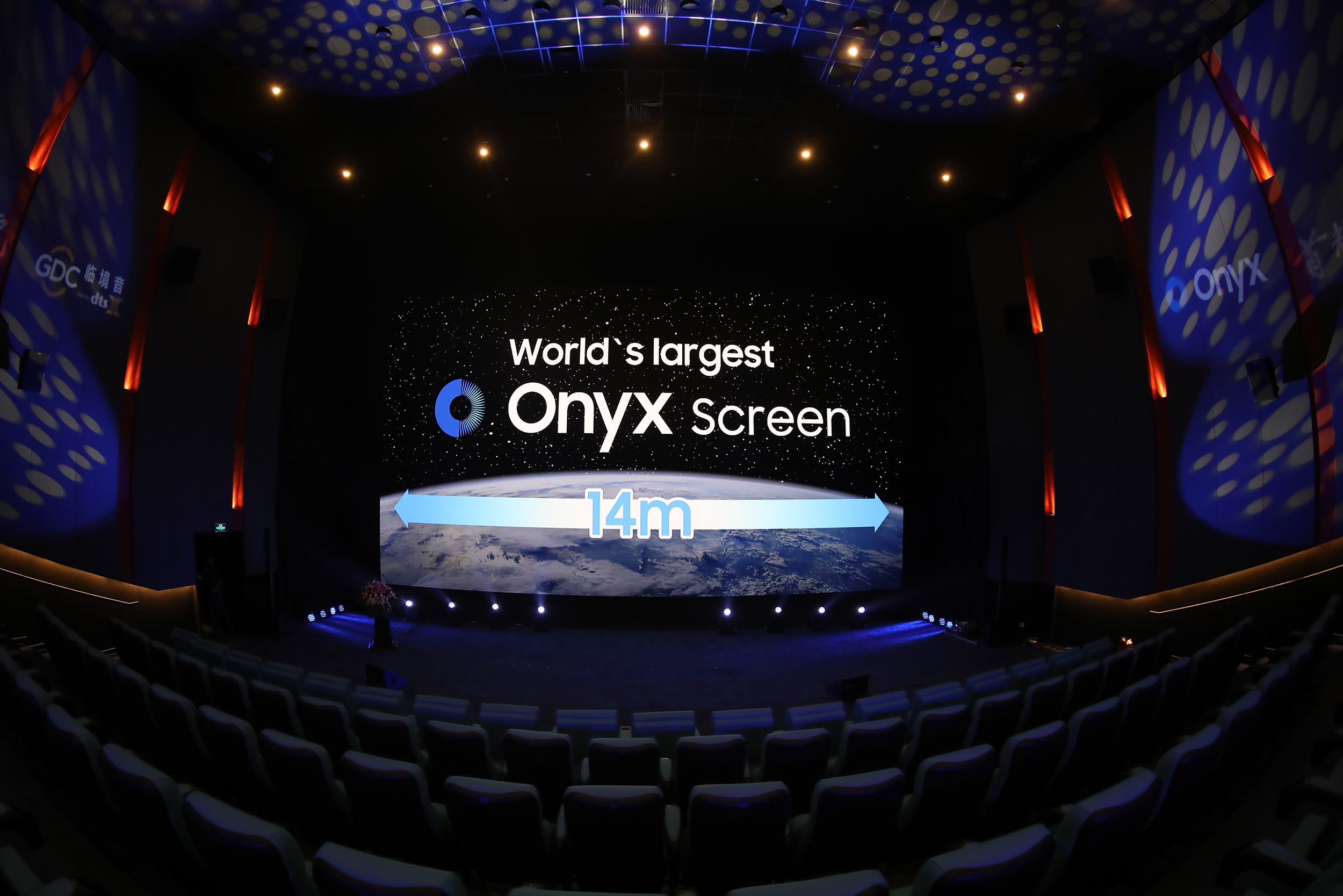 Samsung представила самый большой в мире LED-экран Onyx в кинотеатре ...