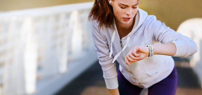 galaxy-watch-active-running-check-heartrate-women_b-2.jpg