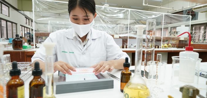 Samsung_Silpakorn-Donation_1.jpg