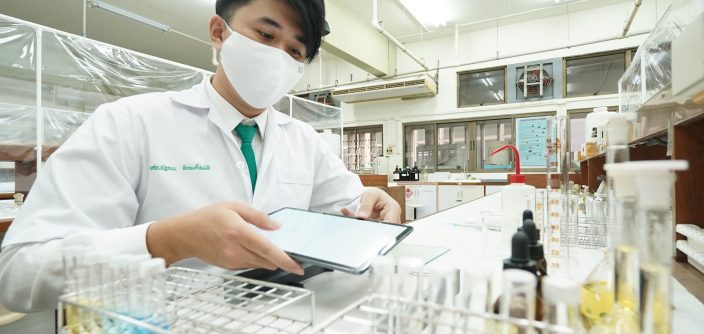 Samsung_Silpakorn-Donation_extra-1.jpg