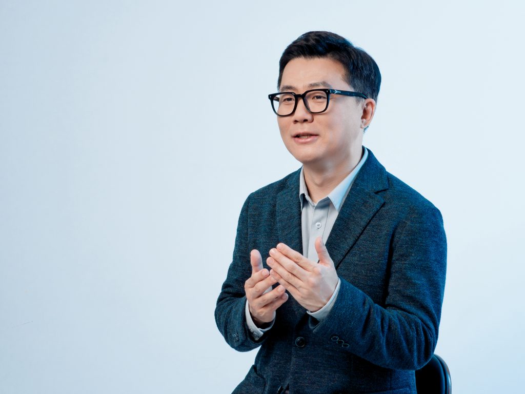 Park explains the process behind Bixby becoming a device agent with LLM at its core.