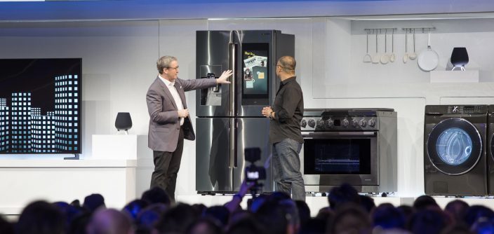 CES2019-Samsung-Press-Conference_Familly-Hub-2019_Connected-Home-Demo1.jpg