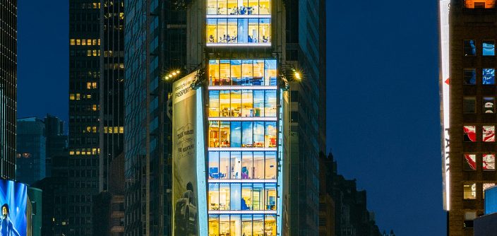 Samsung-LED-signage-installation2-e1560956402757.jpg