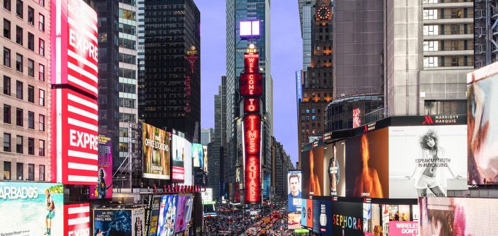 Samsung-LED-signage-installation3-e1560956410129.jpg