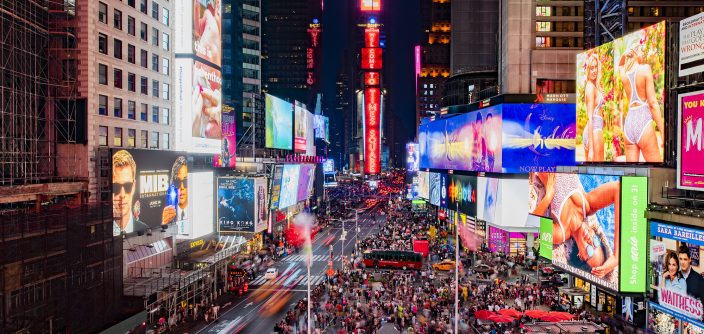 Samsung-LED-signage-installation5.jpg