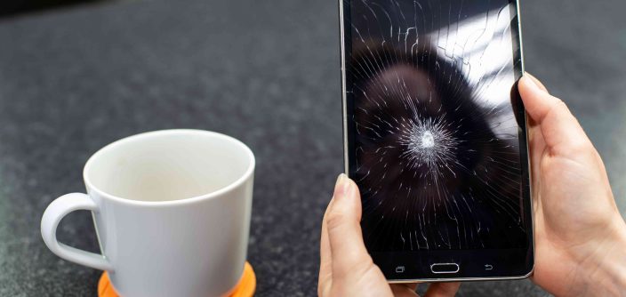 003_CUSTOMER-WITH-BROKEN-PHONE_WEFIX-SAMSUNG-06062019_DSC_8492¿¤-Harvey-Mills-2019.jpg